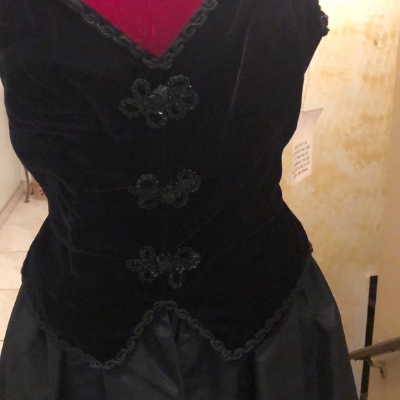 Strapless black evening gown - Picture 2 of 8